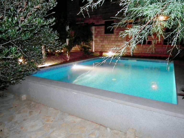 House with grill, jacuzzi & terrace — photo 5