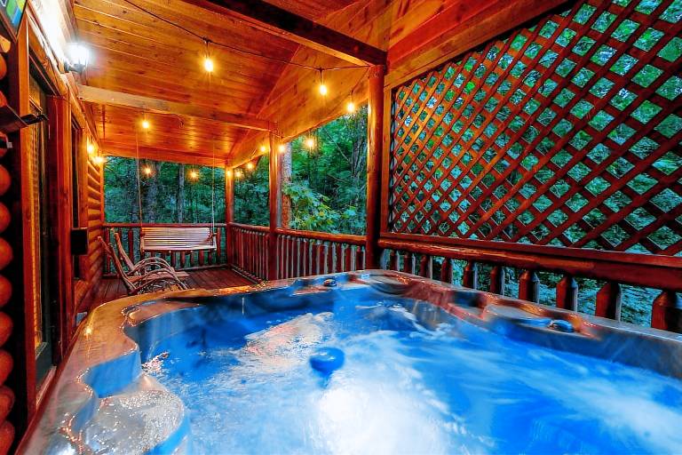 Cabin with barbeque, patio & hot tub | Mountain view — photo 3