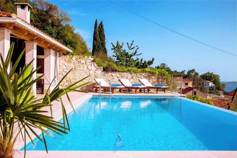 Stunning luxury 6-BR villa for 12+2, with heated pool, close to the sea — photo 3