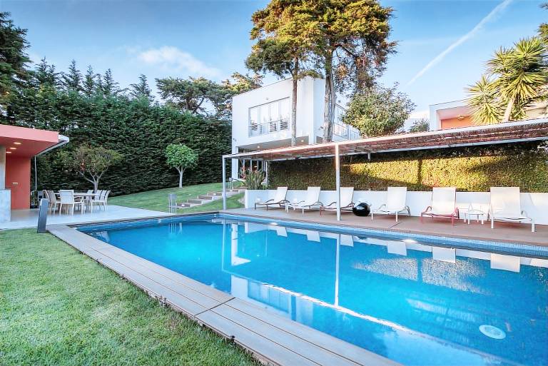 Villa with pool & jacuzzi in Cascais