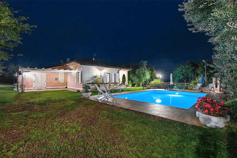 Child-friendly villa with garden, terrace & private pool | Dogs allowed — photo 4