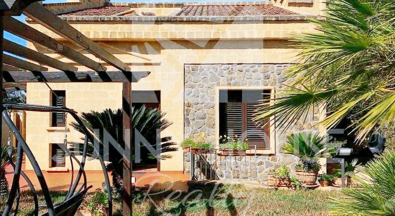 Villa with terrace, pool & barbecue | Suitable for remote work — photo 4