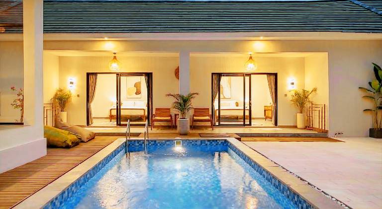 Villa with pool — photo 4