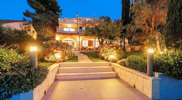 Villa with pool — photo 5