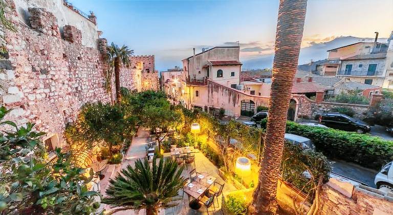 Medousa Suites in Giardini Naxos
