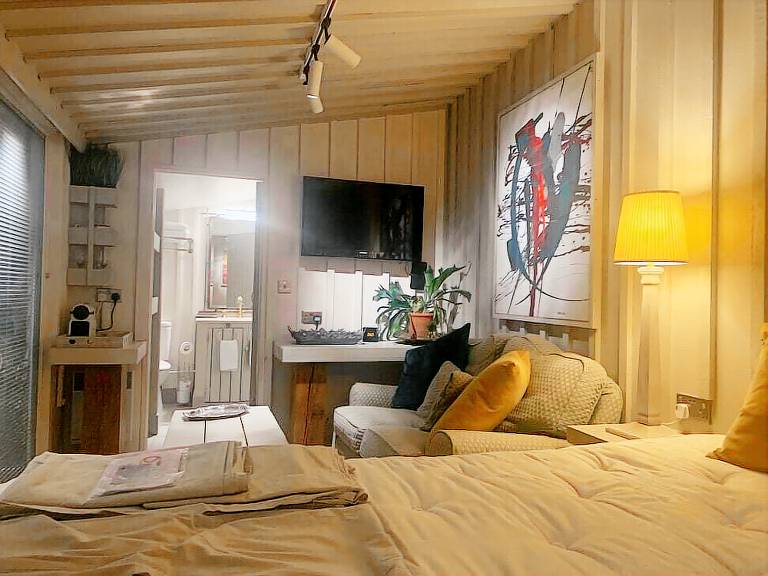 Bed & Breakfast  Bournemouth