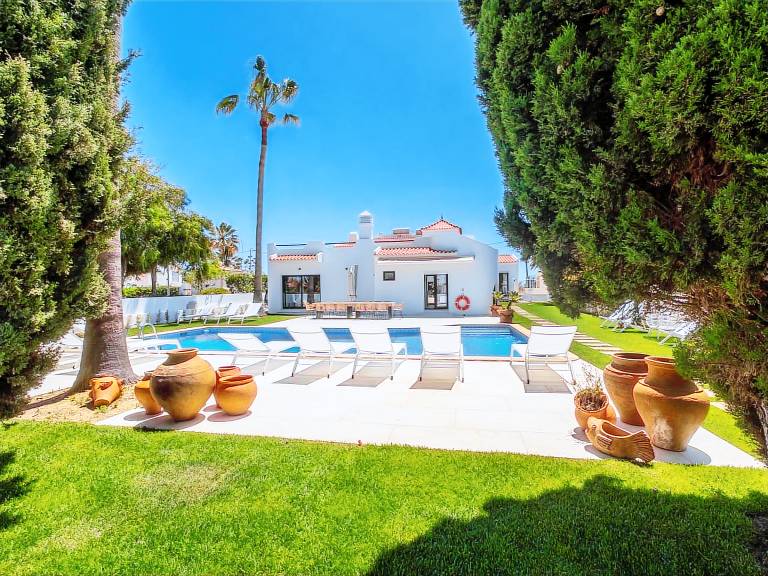 Fully equipped villa with BBQ, private pool & garden | Beach nearby | Pets allowed in Albufeira