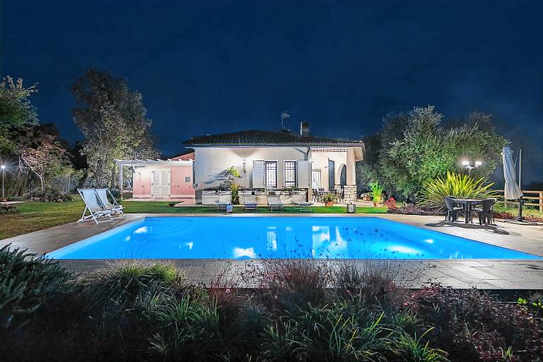 Child-friendly villa with garden, terrace & private pool | Dogs allowed — photo 3