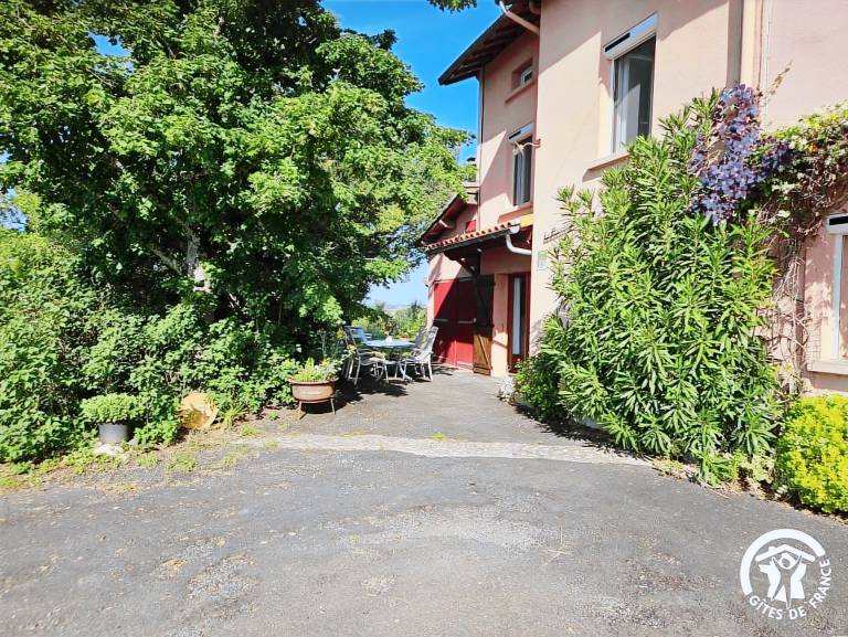 Gite with barbeque, garden & terrace — photo 2