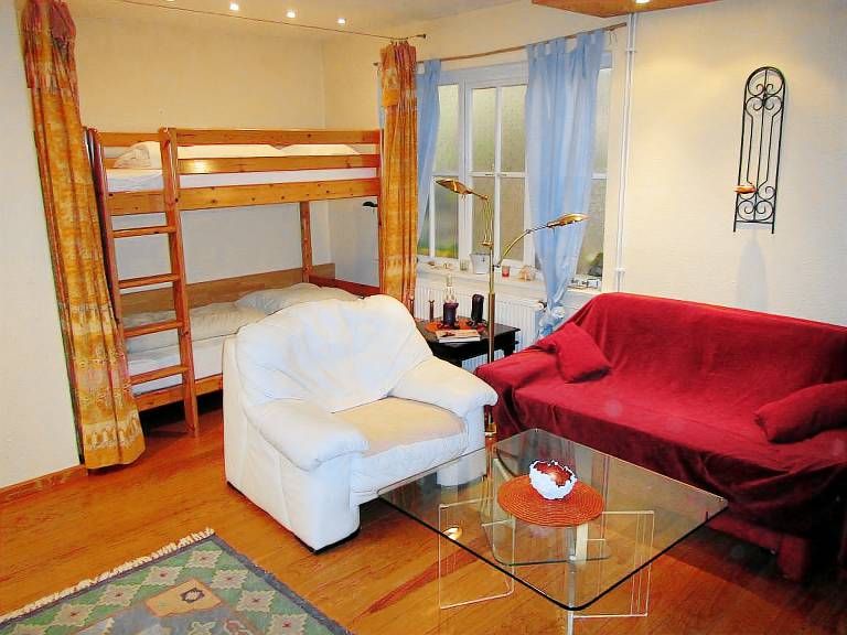 Family-oriented pleasant rental apartment with barbeque, yard & patio | Close to the beach | Pet-friendly — photo 2