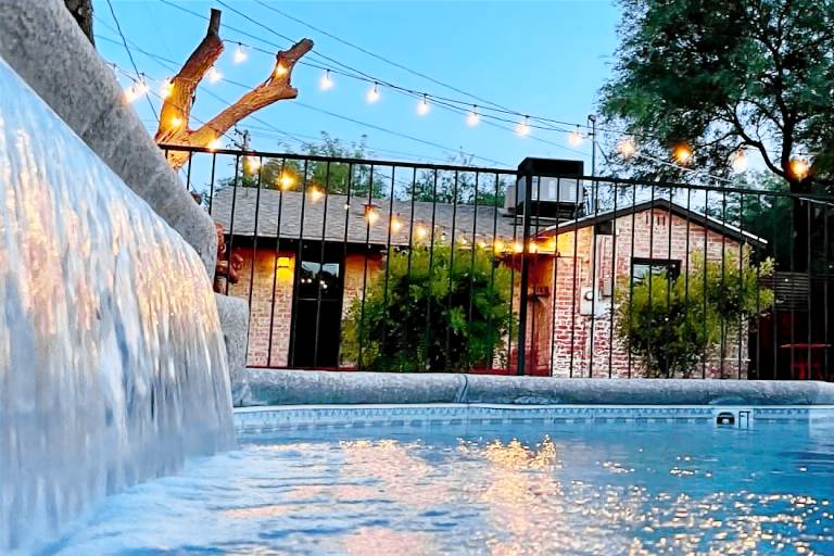 Mid Century Retreat Private Pool Pet Friendly