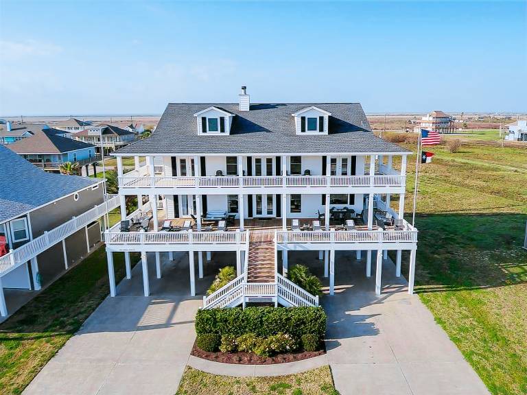 Fully equipped beautiful house with barbecue | Beach view | Pets allowed in Bolivar, TX
