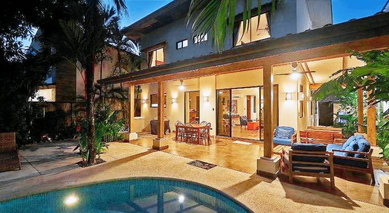 Villa Louise 4BR Modern Villa - Few Steps from the Beach in Cóbano