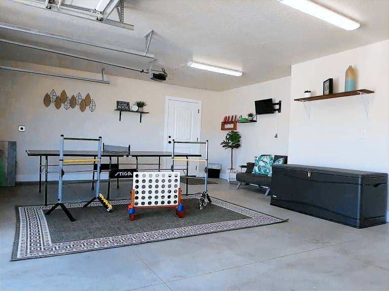 Vacation home with yard & hot tub — photo 4