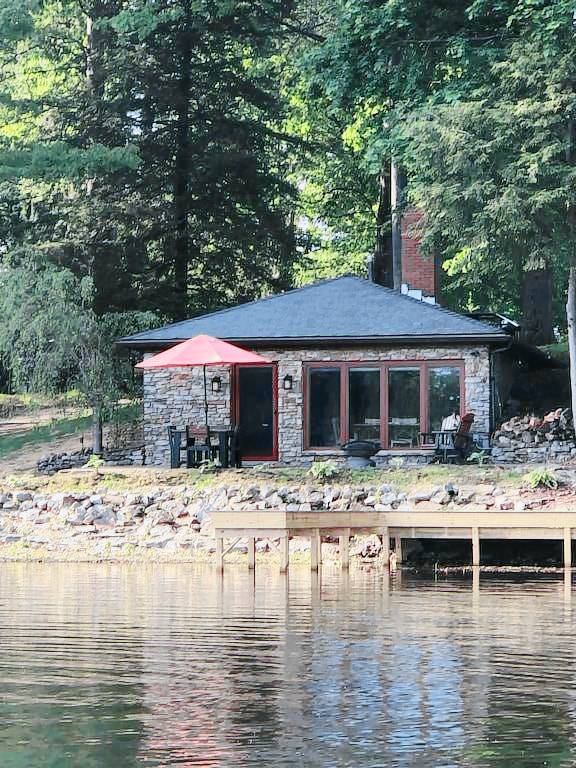 House Findley Lake