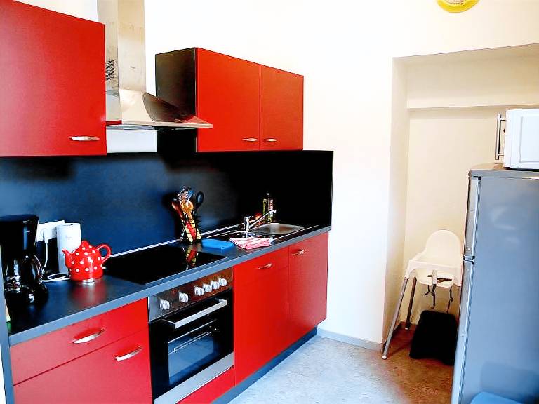 Rental apartment with garden & BBQ | Garden view — photo 5