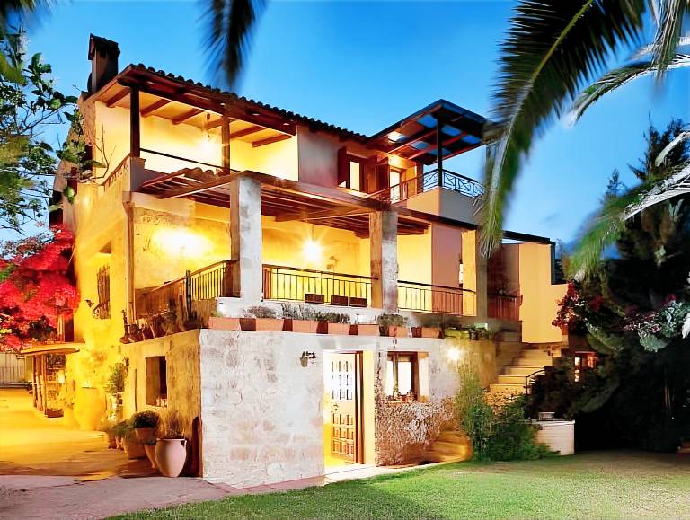 Villa with barbeque, yard & jacuzzi | Perfect for remote work in Kissamos