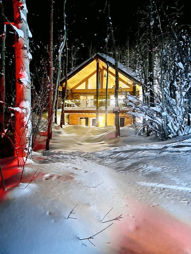 Cabin Monarch