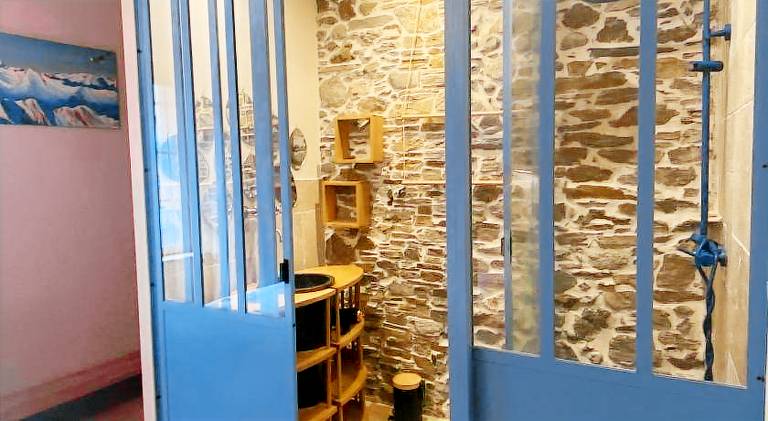 Jasmine joli chapeau L'appel d'air in Bagnères-de-Luchon