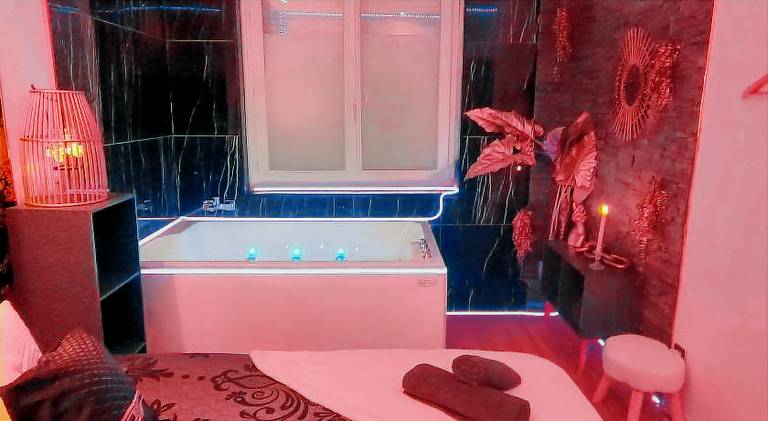 Rental apartment with hot tub — photo 2