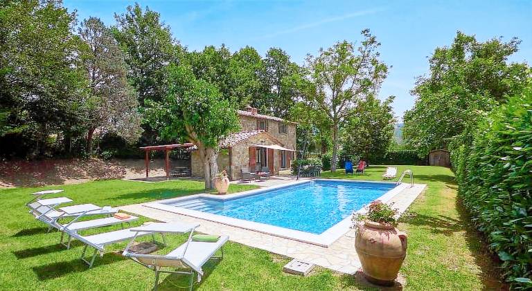Fully equipped villa with terrace, grill & yard | Dogs allowed in Umbertide