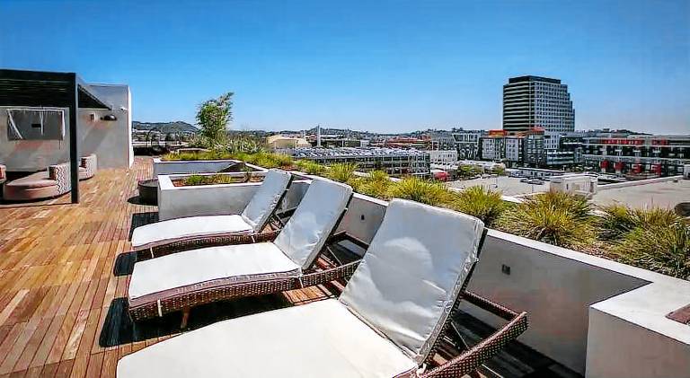 Penthouse Escape Pool Views — photo 5