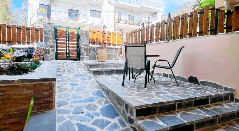 House with barbecue, yard & terrace — photo 4