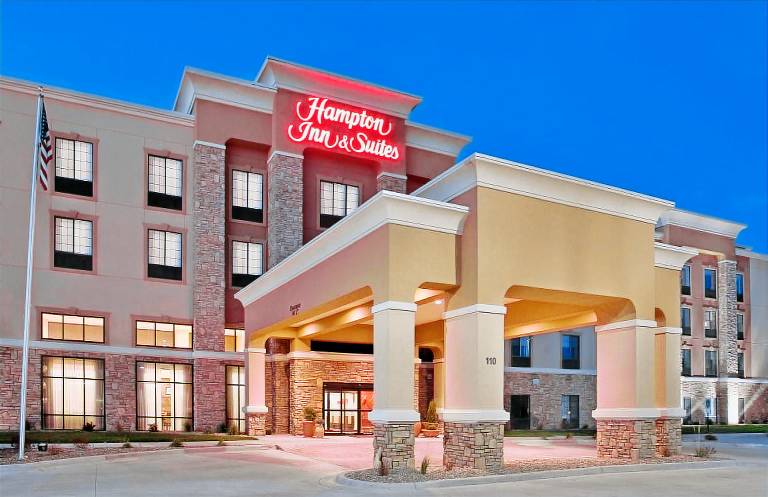 Hampton Inn & Suites Dickinson in Dickinson, ND