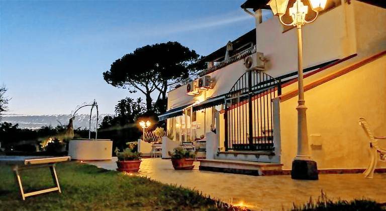 Holiday apartment with garden, pool & patio | Good for workation — photo 4