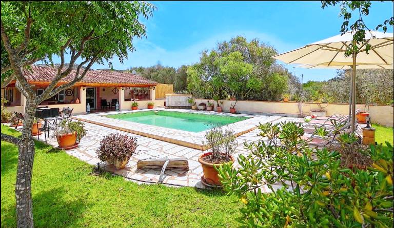 Fully equipped vacation home with BBQ, private pool & garden | Pets are welcome — photo 3