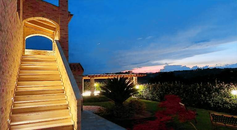 Farm with garden, patio & pool — photo 5