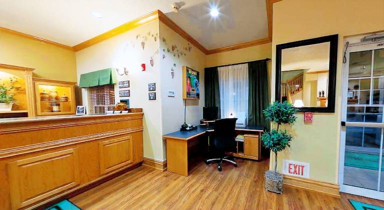 Country Inn & Suites by Radisson, Salina, KS — photo 4
