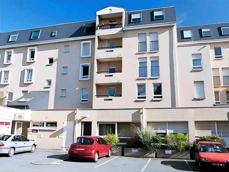 Logis Hotel Restaurant l'Amandois in Montlucon