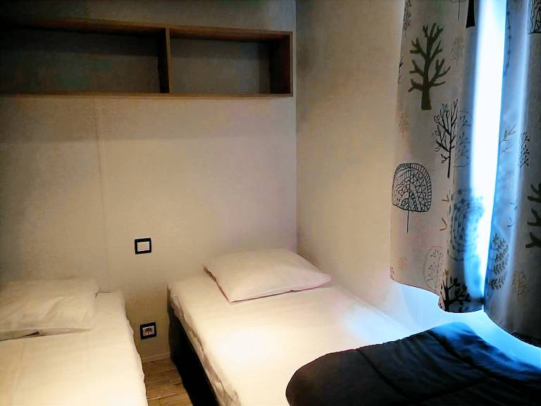 Beautiful mobile home with yard, patio & barbeque | Pets allowed — photo 4