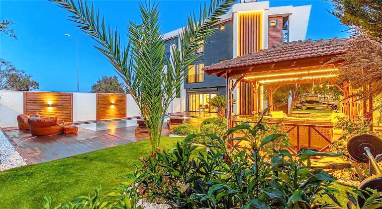 Villa with grill, patio & private pool — photo 5