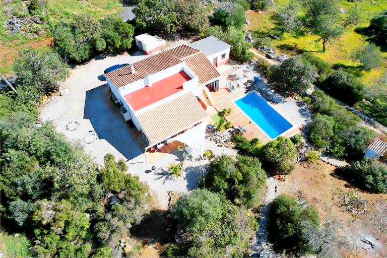 Vacation home with pool, barbecue & garden — photo 5