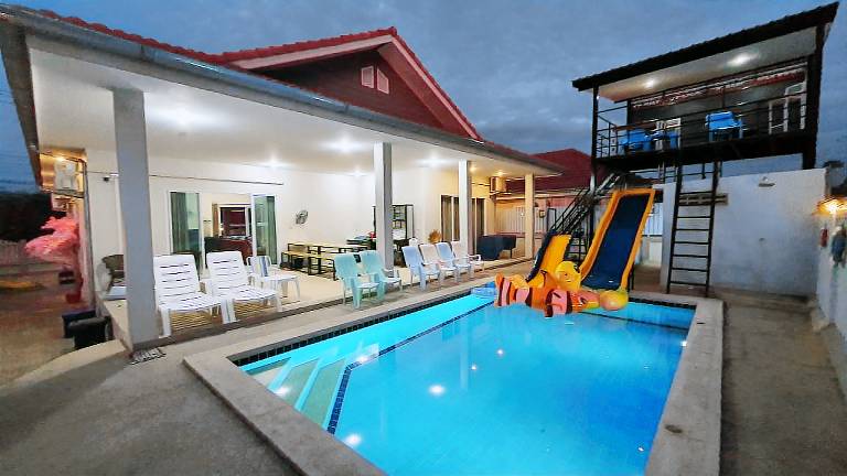 Villa with patio, grill & garden in Phetchaburi
