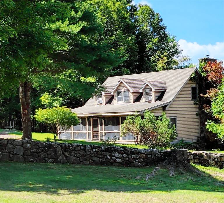 House  Huletts Landing