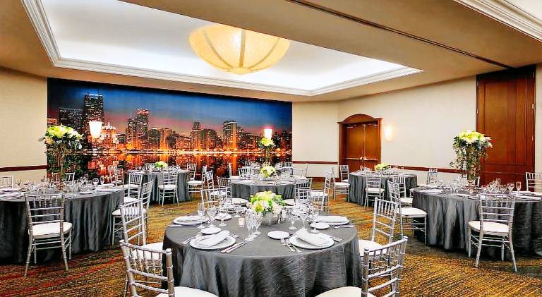 Hilton Chicago/Magnificent Mile Suites — photo 3