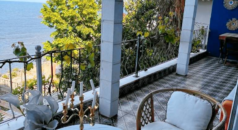 Apartment with grill, yard & terrace — photo 3