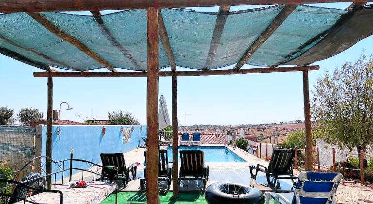 Charming house with pool, BBQ & yard | Pet-friendly — photo 2