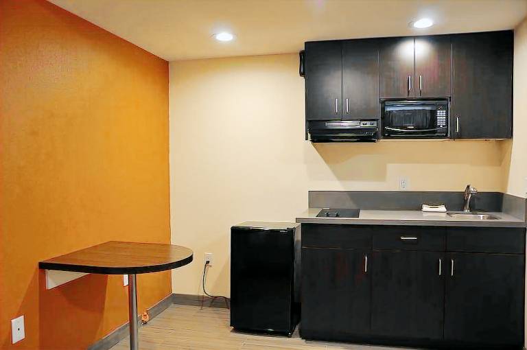 Motel 6 Maple/Main — photo 4