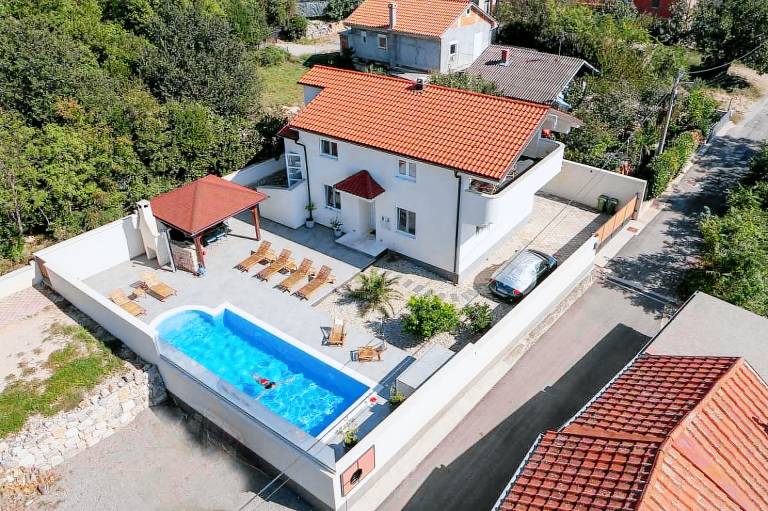Villa with BBQ & pool | Pool view — photo 4