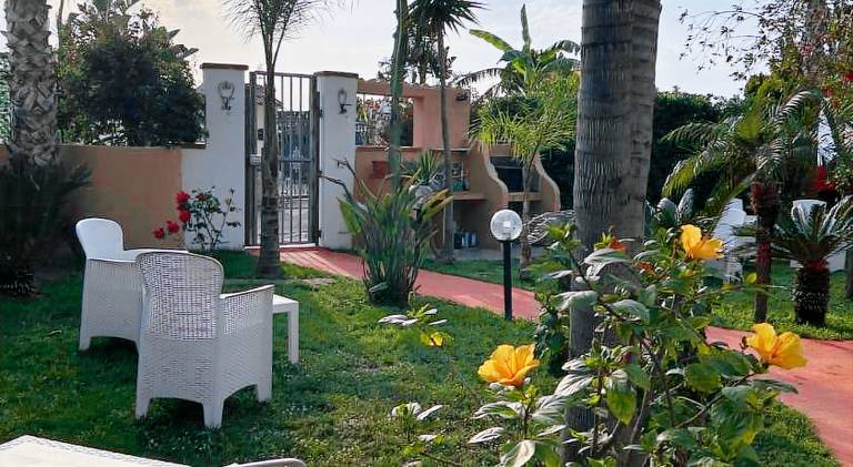 Holiday apartment with garden & grill — photo 4