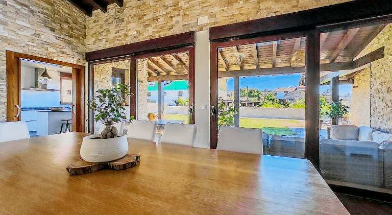 Villa with pool — photo 5