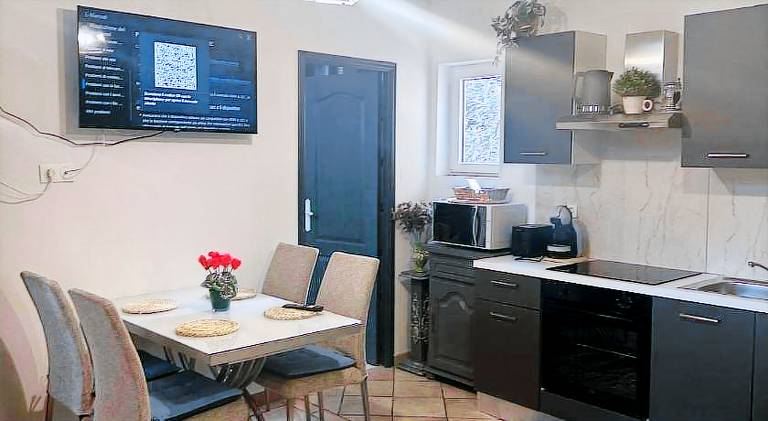 Apartment with 2 rooms for 6 persons in Menton