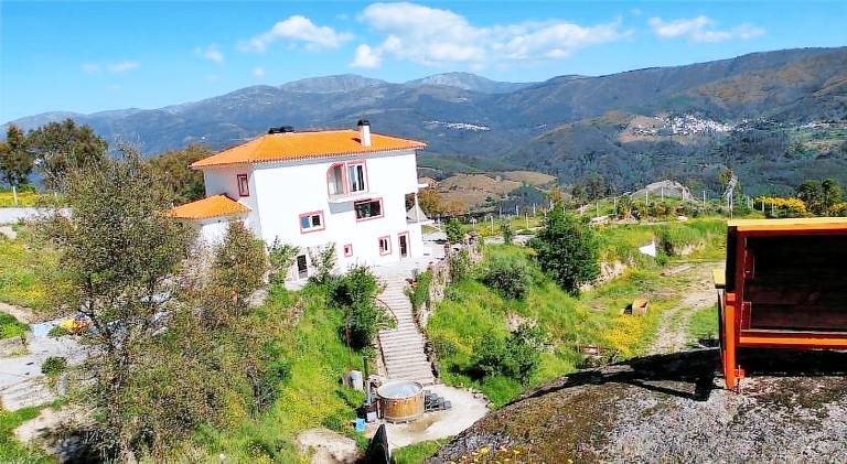 Lodge with jacuzzi, sauna & terrace in Oliveira do Hospital