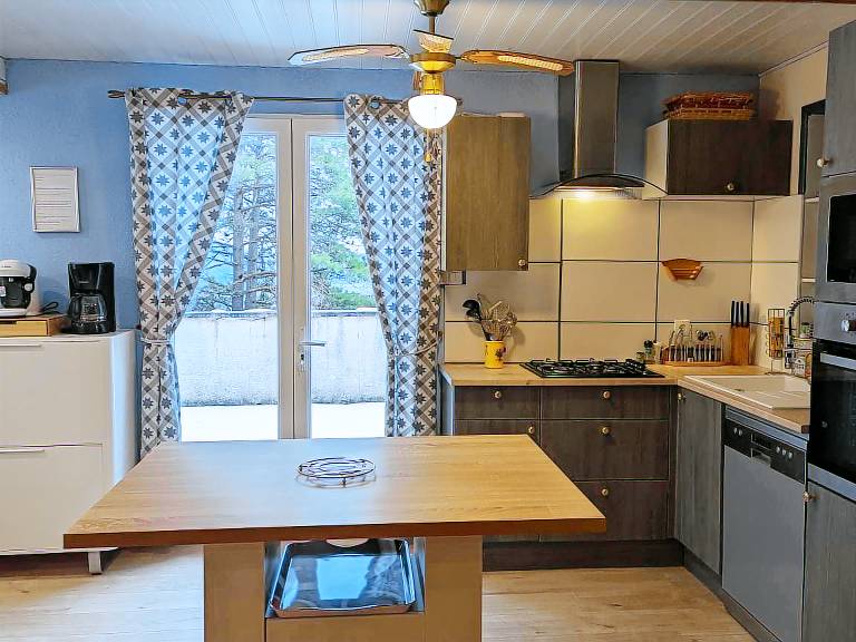 Cottage with barbeque — photo 4