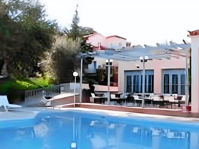 Beautiful serviced apartment with pool, patio & garden | Pets allowed — photo 4