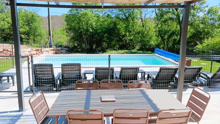 Gite with yard, grill & private pool — photo 3